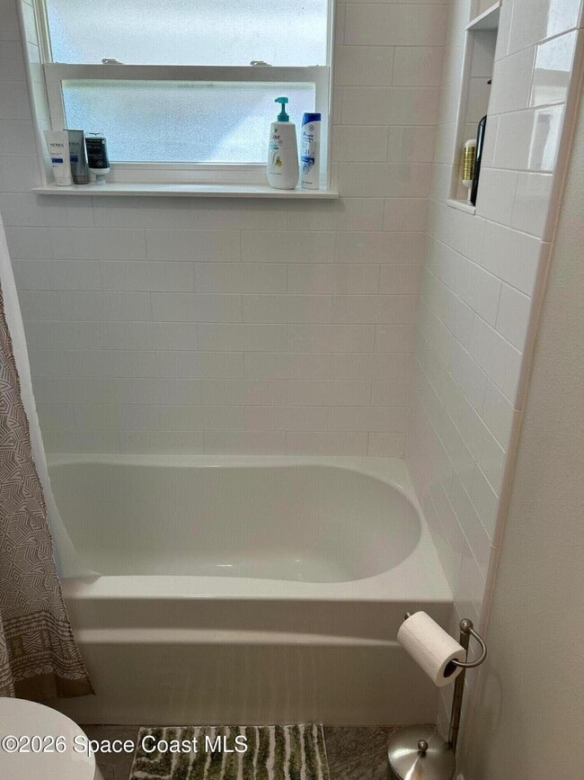 Building Photo - 1915 S Park Ave