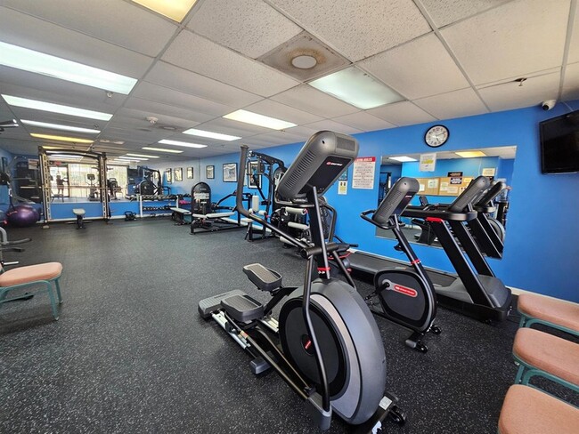 Building Photo - 4725 Lucerne Lakes Blvd E