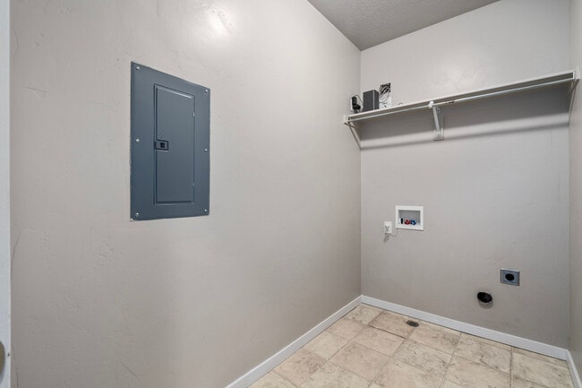 Building Photo - 127 Jordan Ridge Boulevard