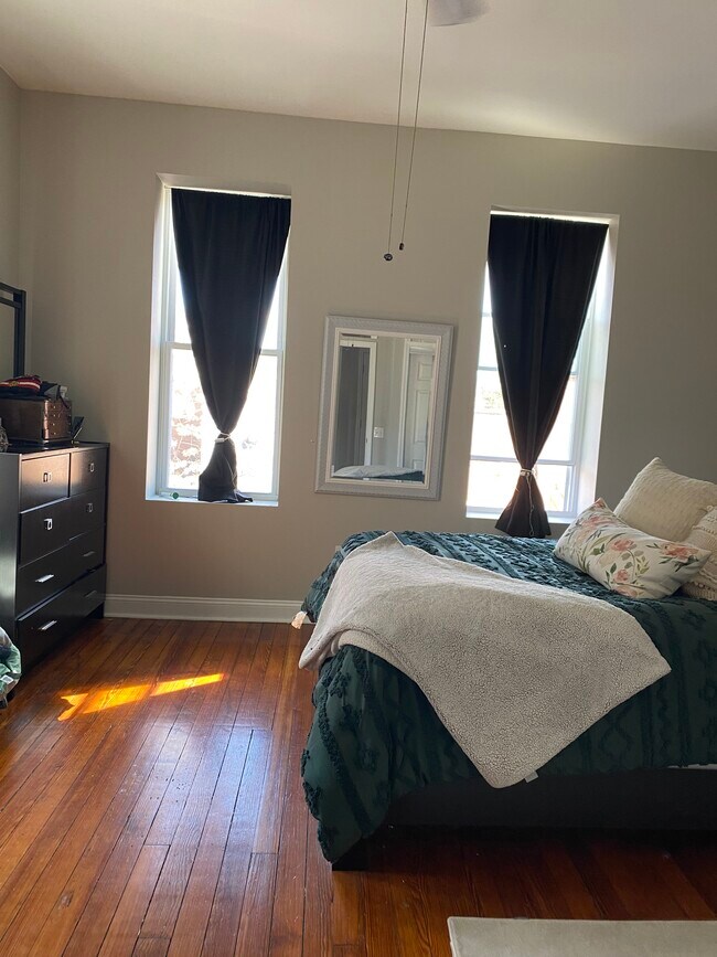 Main bedroom 1.0 - 3240 Missouri Ave
