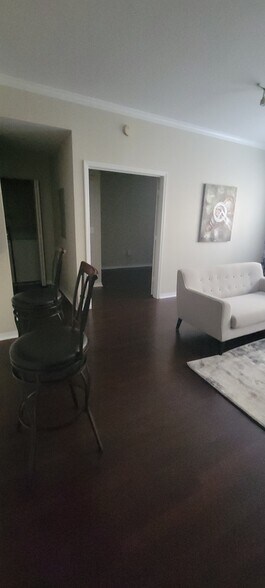 Building Photo - 1064 N Tamiami Trl