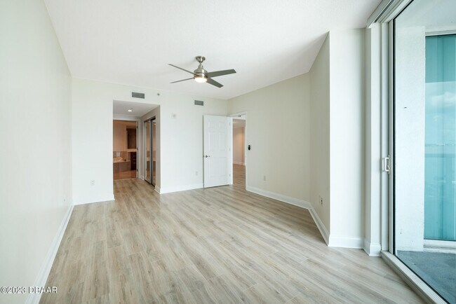 Building Photo - 241 Riverside Dr