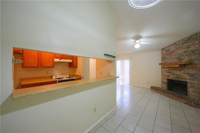 Building Photo - 12212 Alderbrook Dr