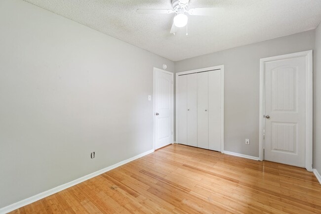 Building Photo - 2119 N 55th Pl