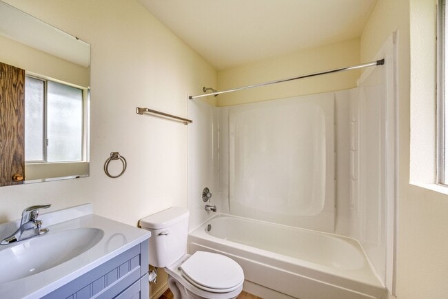 Building Photo - 4617 Basswood Ct SE