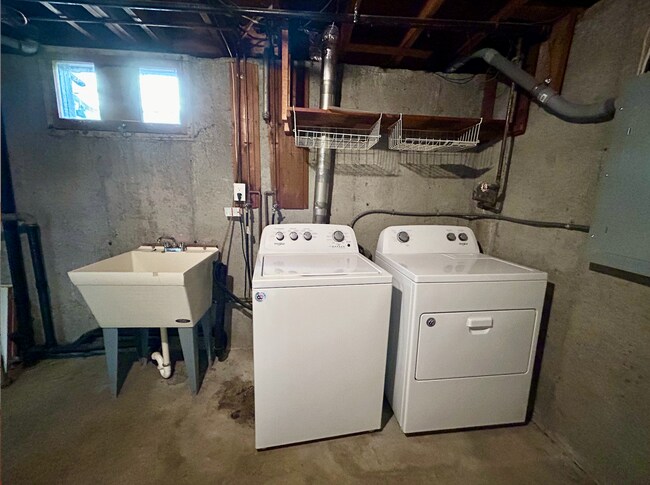 Building Photo - Upper Rainier Beach Home