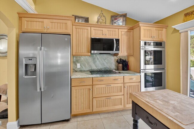 Building Photo - 190 Temple Ave