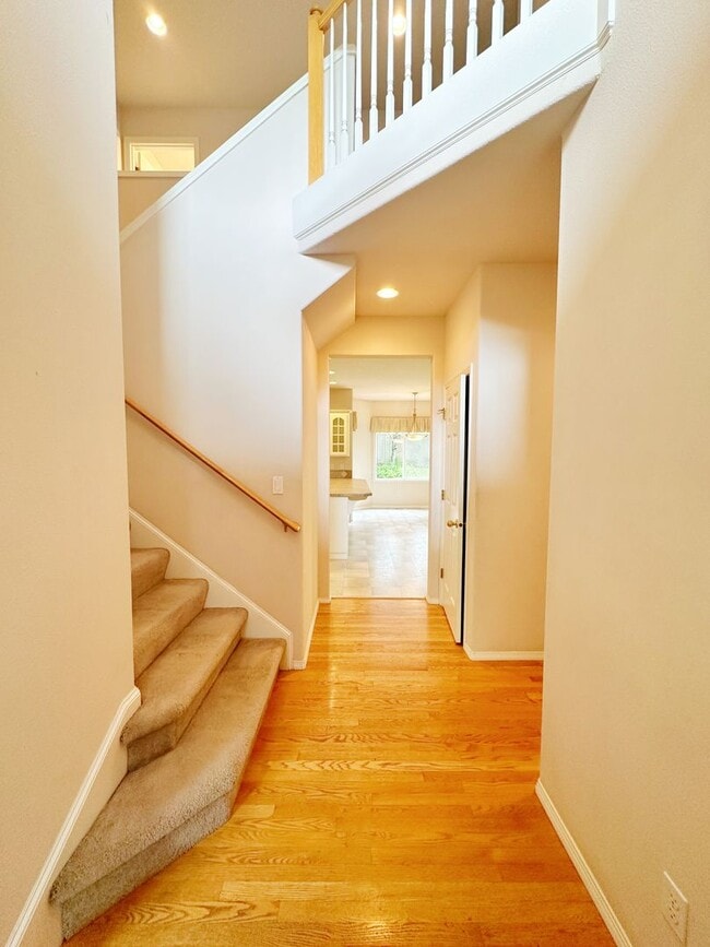 Building Photo - Gorgeous 4-Bedroom, 2.5-Bathroom House in Beaverton with Fenced Backyard, Cozy Gas Fireplace - $1...