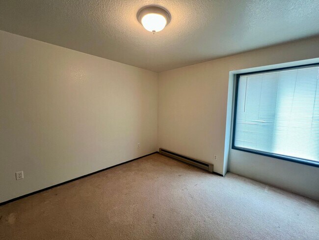 Building Photo - 1130 Hemlock Ct