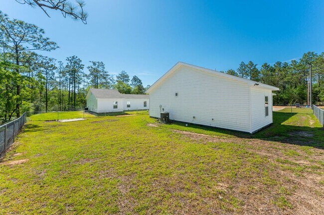 Building Photo - 3 bedroom 2.5 bathroom