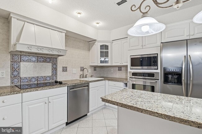 Building Photo - 3709 S George Mason Dr