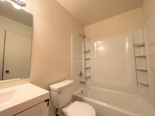 Building Photo - 4718 E Portland St