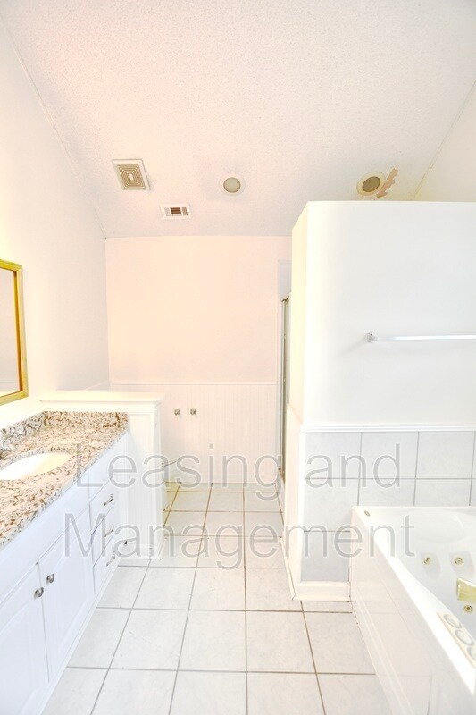 Building Photo - 1522 Theresa Dr