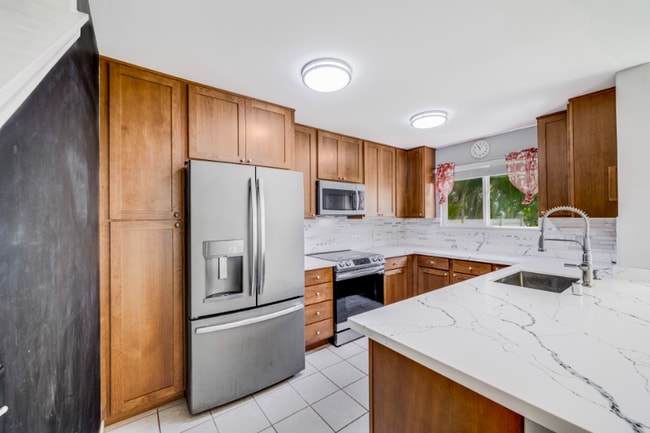 Primary Photo - 83 Hoolaau St