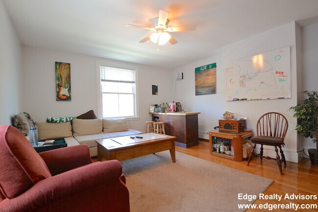 Building Photo - 45 Aldie St