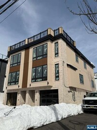 Building Photo - 45 Lincoln Ave