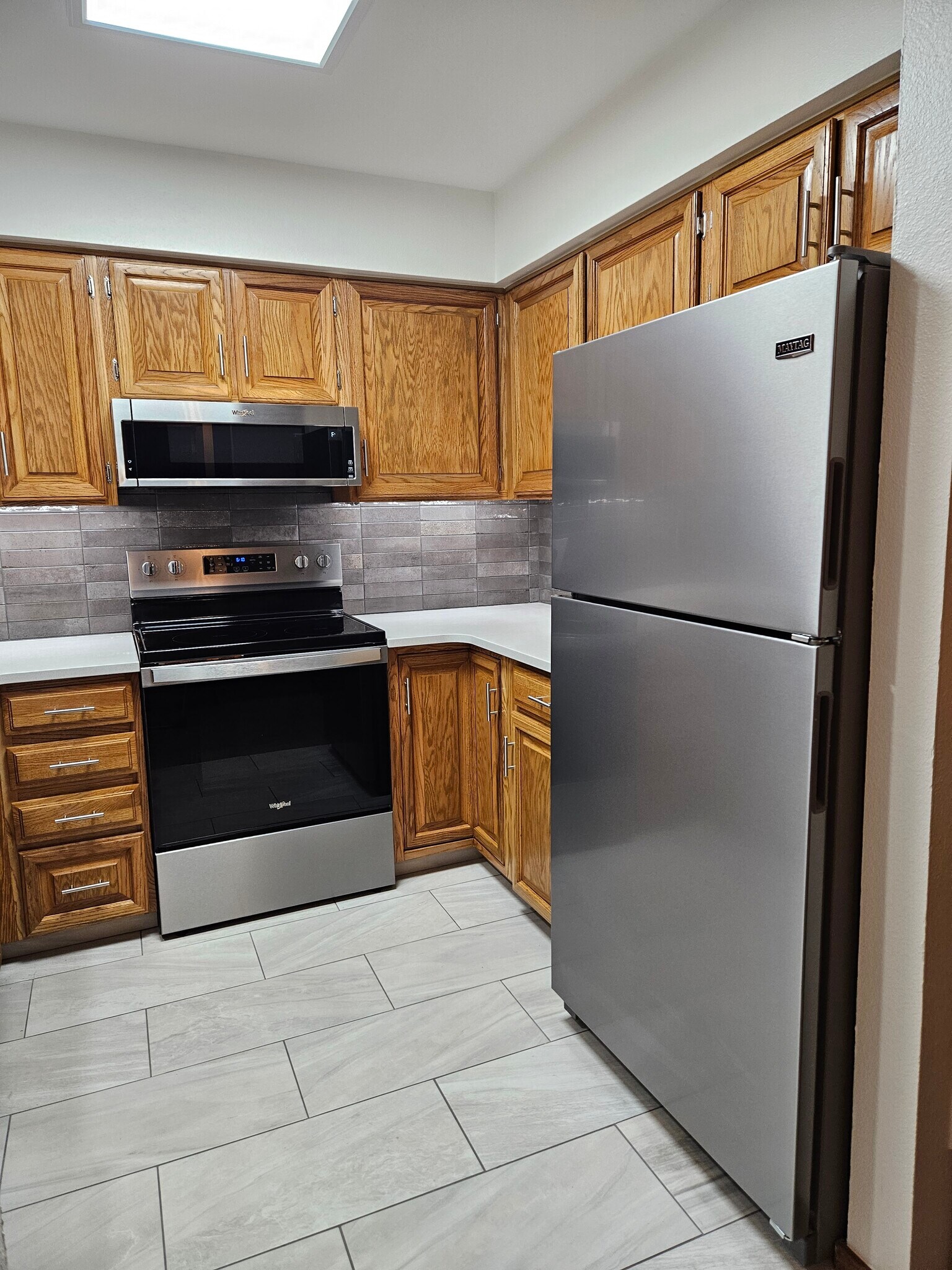 Kitchen - 525 Manhattan Dr