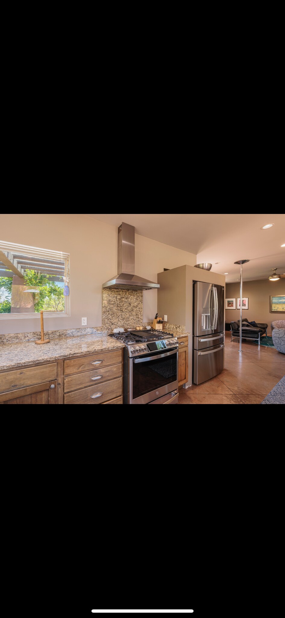 Building Photo - 384 W Brittlebush Way