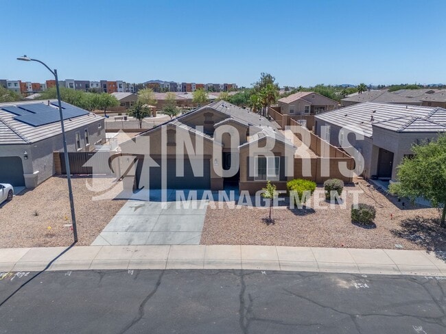 Building Photo - Low Maintenance Home Centrally Located