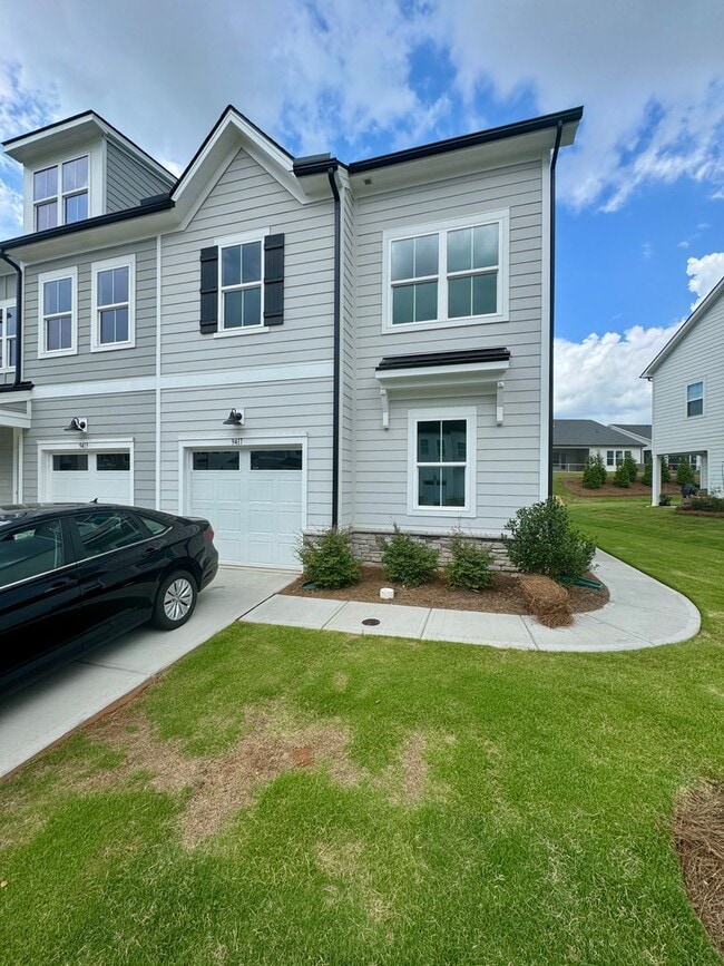 Building Photo - Beautiful 4BR/3BA Townhouse in Griffith Lakes