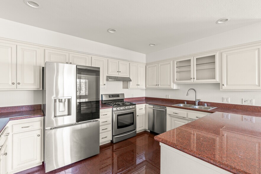 Building Photo - 3962 Oakfield Dr