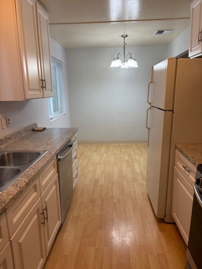 Building Photo - Fair Oaks Bungalow!