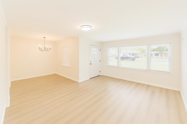 Building Photo - 1500 Ivy Rd