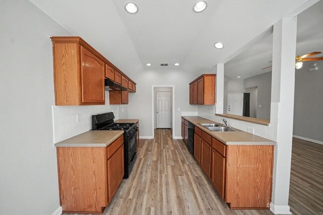 Building Photo - Updated Single-Story Home in Escondido North - Realtor Commission: $500