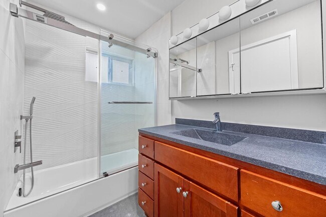 Building Photo - 22434 Salem Ave