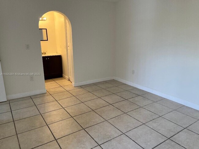 Building Photo - 10651 SW 108th Ave