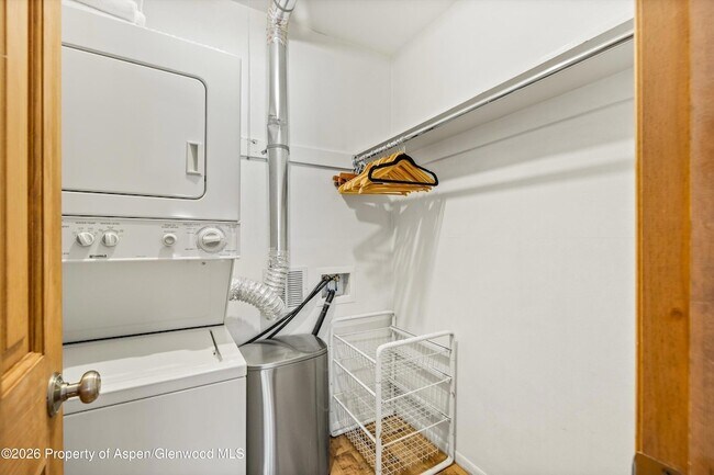 Building Photo - 210 E Cooper Ave