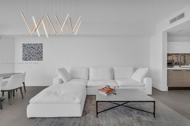 Building Photo - 17111 Biscayne Blvd