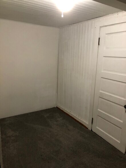 Building Photo - 207 S 16th Ave