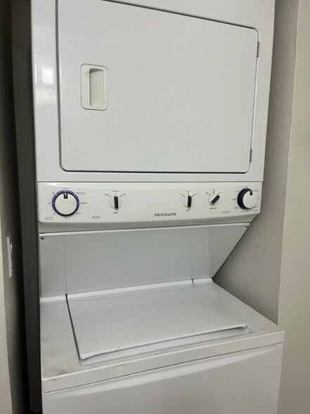 Building Photo - 286 W Palomino Dr