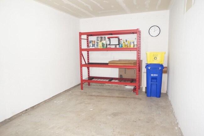 Building Photo - Spectacular NW Portland 3 bedroom Townhouse