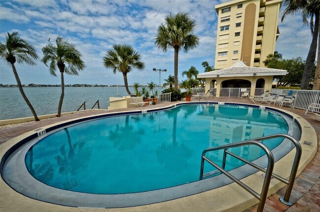 Building Photo - 4650 Cove Cir