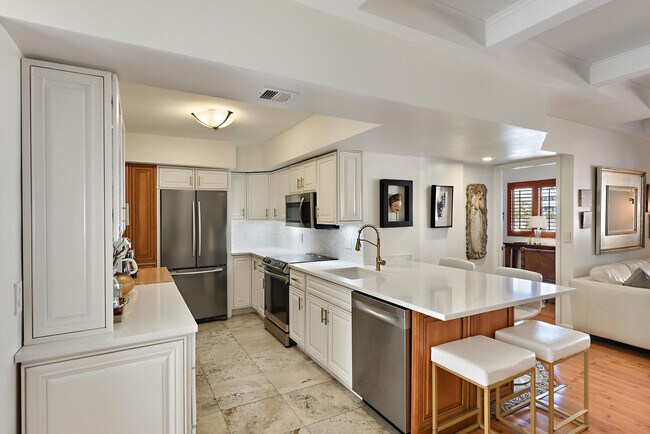 Building Photo - 250 S Ocean Blvd