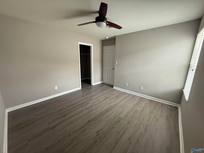 Building Photo - 3129 Lakeland Dr SW