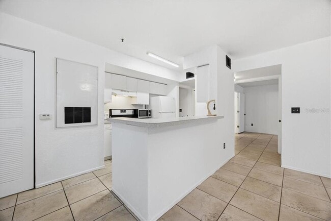 Building Photo - 1602 Columbia Arms Cir