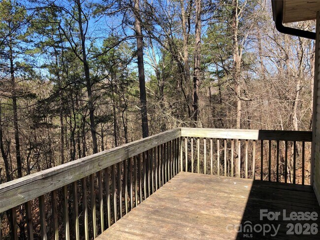 Building Photo - 163 Hillcrest Dr