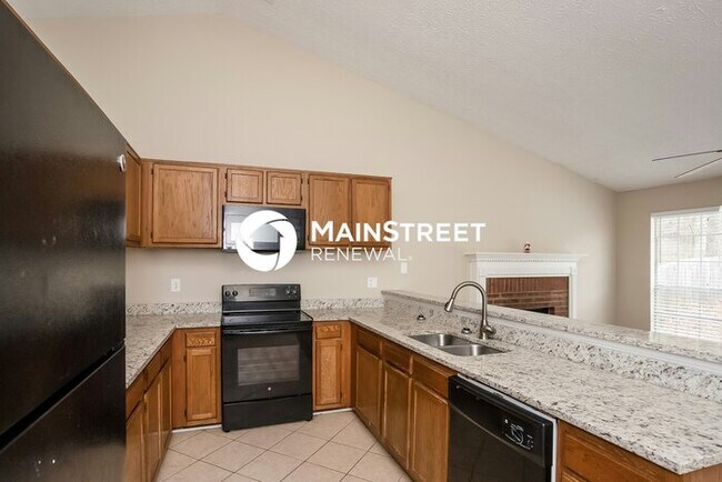 Building Photo - 3 Bedroom Pet-Friendly Home in Riverdale, GA with Main Street Renewal