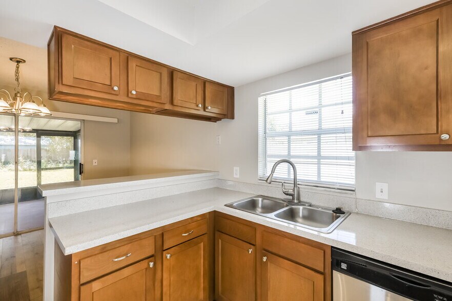 Building Photo - 1687 Palm Leaf Dr