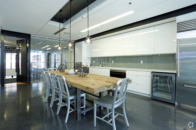 Interior Photo - 8th + Republican