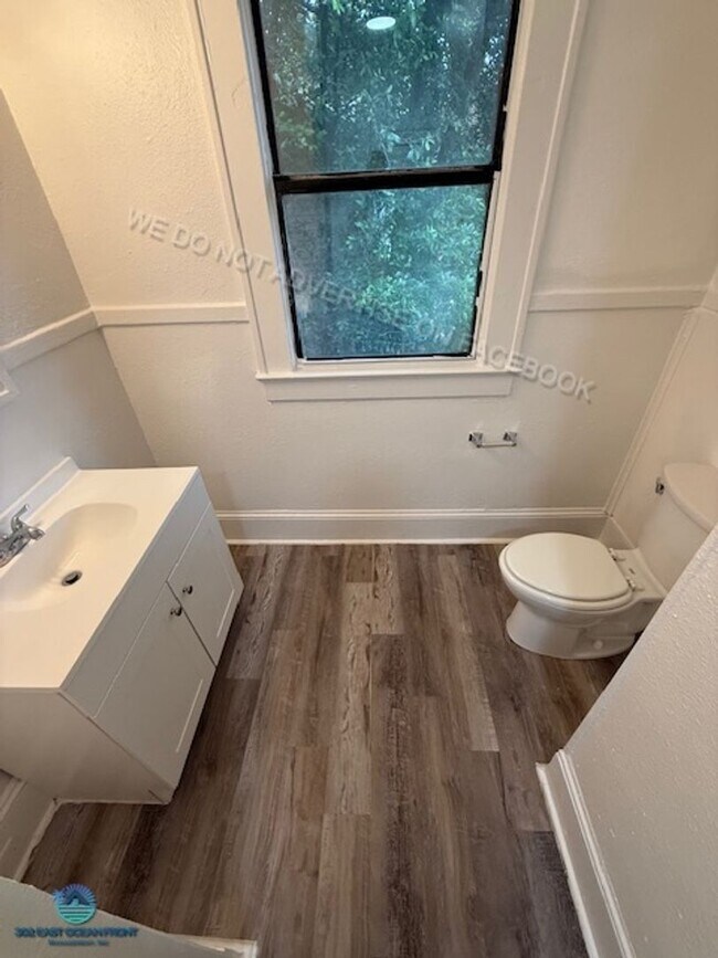 Building Photo - Gorgeous 2 story, 3 bedroom / 2bathroom ho...