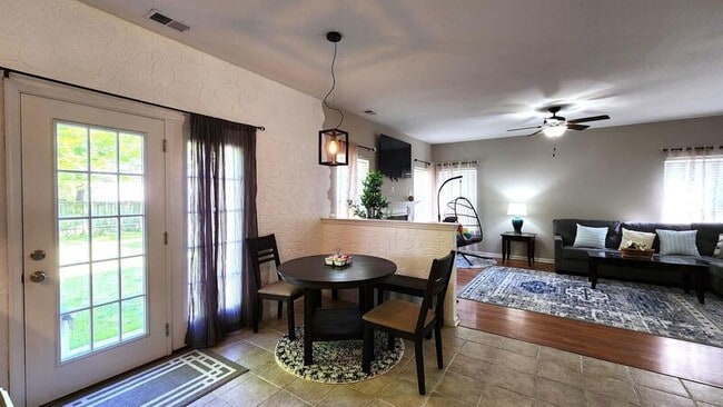 Building Photo - 440 Garcia Dr