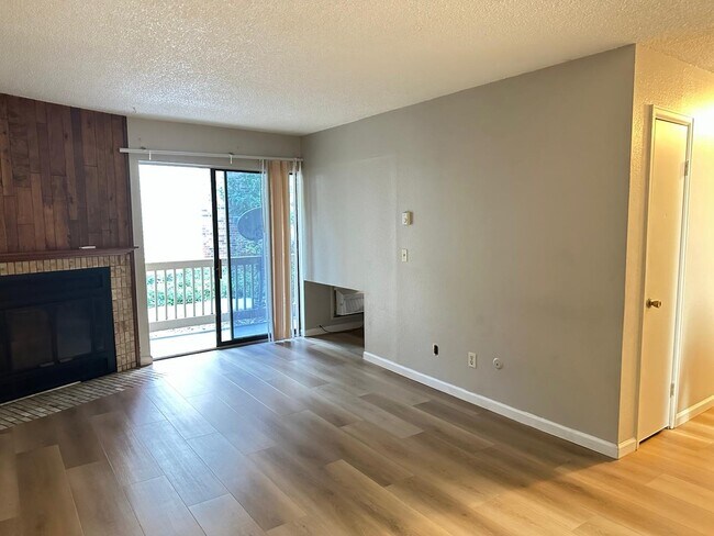 Building Photo - 14740 E Kentucky Dr