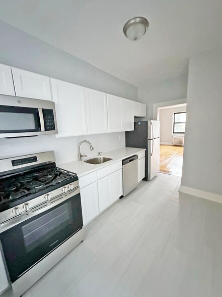 Interior Photo - Palisades Towers