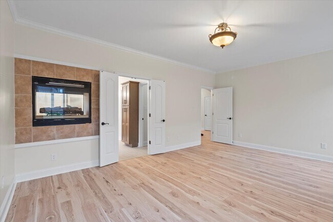 Building Photo - 12123 Brooks River Dr