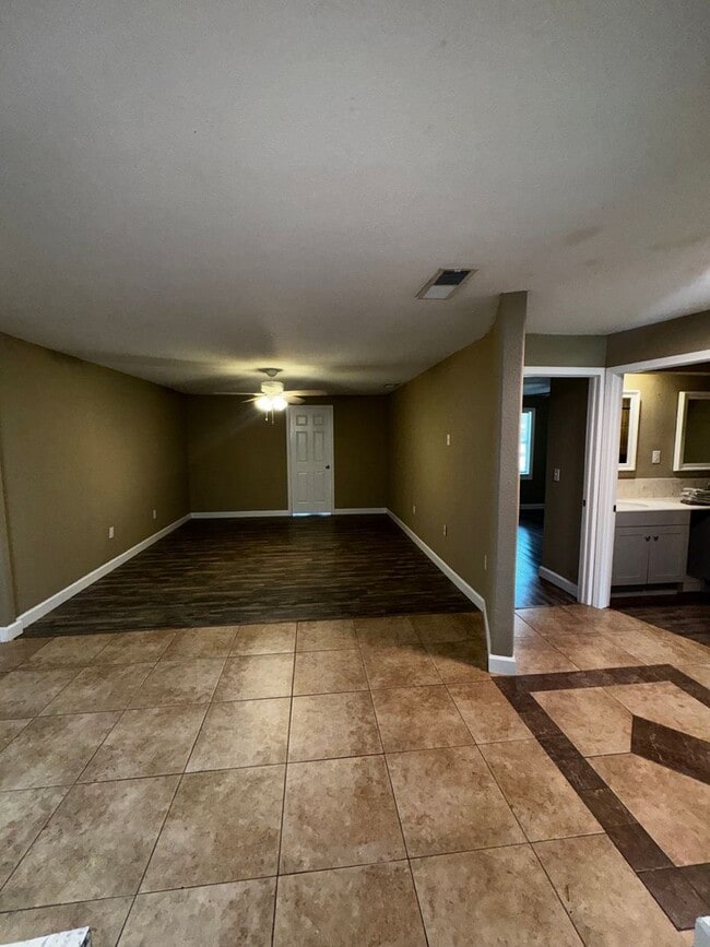 Building Photo - Cozy & Private 3-Bedroom Duplex Rental in Ocala