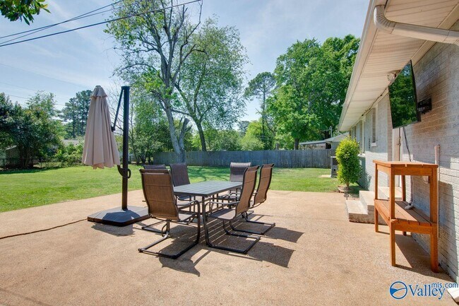 Building Photo - 215 Drake Ave SW